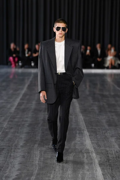 Look 12